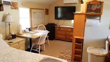 Iron/ironing board, free WiFi, bed sheets