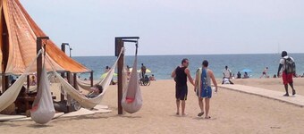 LÀgenhet 4/5 personer, 100m stranden och tÄg, 22 km Barcelona