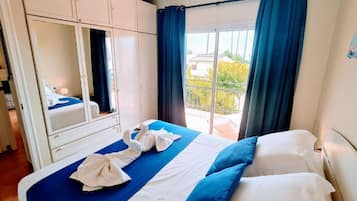 2 bedrooms, iron/ironing board, WiFi, bed sheets