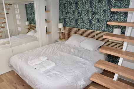 2 bedrooms, iron/ironing board, free WiFi, bed sheets