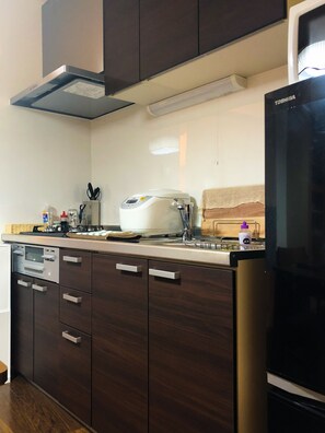 Fridge, microwave, electric kettle, cookware/dishes/utensils