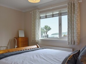 3 bedrooms, free WiFi, bed sheets - 3 bedroom accommodation in Lamlash (Lamlash)