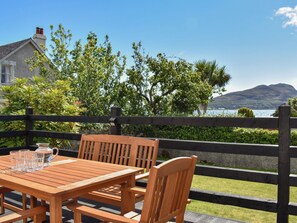 Outdoor dining - 3 bedroom accommodation in Lamlash (Lamlash)