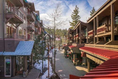 Rustic suite in the heart of Northstar - easy access to lifts & hiking