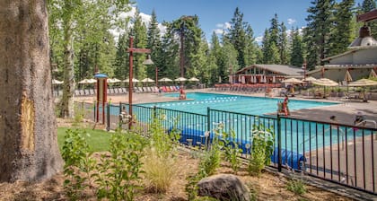 Suite rústica en el corazón de Northstar w / piscina compartida y el jacuzzi! Cerca de pistas!