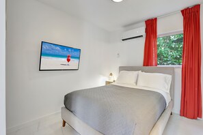 2 bedrooms, iron/ironing board, free WiFi, bed sheets - Bayamo: Casita Near Beach & Gym Access (Hollywood)