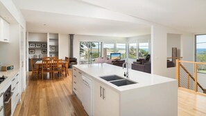 Interior - Waikiki Dream - sleeps 11 (SMITHS BEACH)