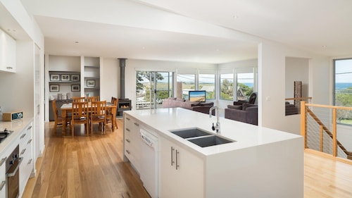 Waikiki Dream - sleeps 11