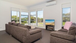 TV, fireplace, DVD player, table tennis