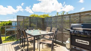 Outdoor dining - Waikiki Dream - sleeps 11 (SMITHS BEACH)