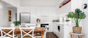 Alkira - Boutique cottage - Walk to Clarkes Beach