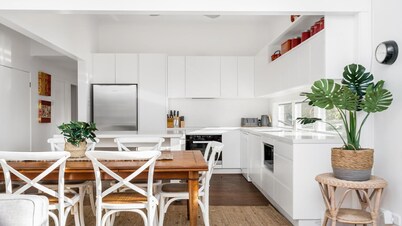 Alkira - Boutique cottage - Walk to Clarkes Beach