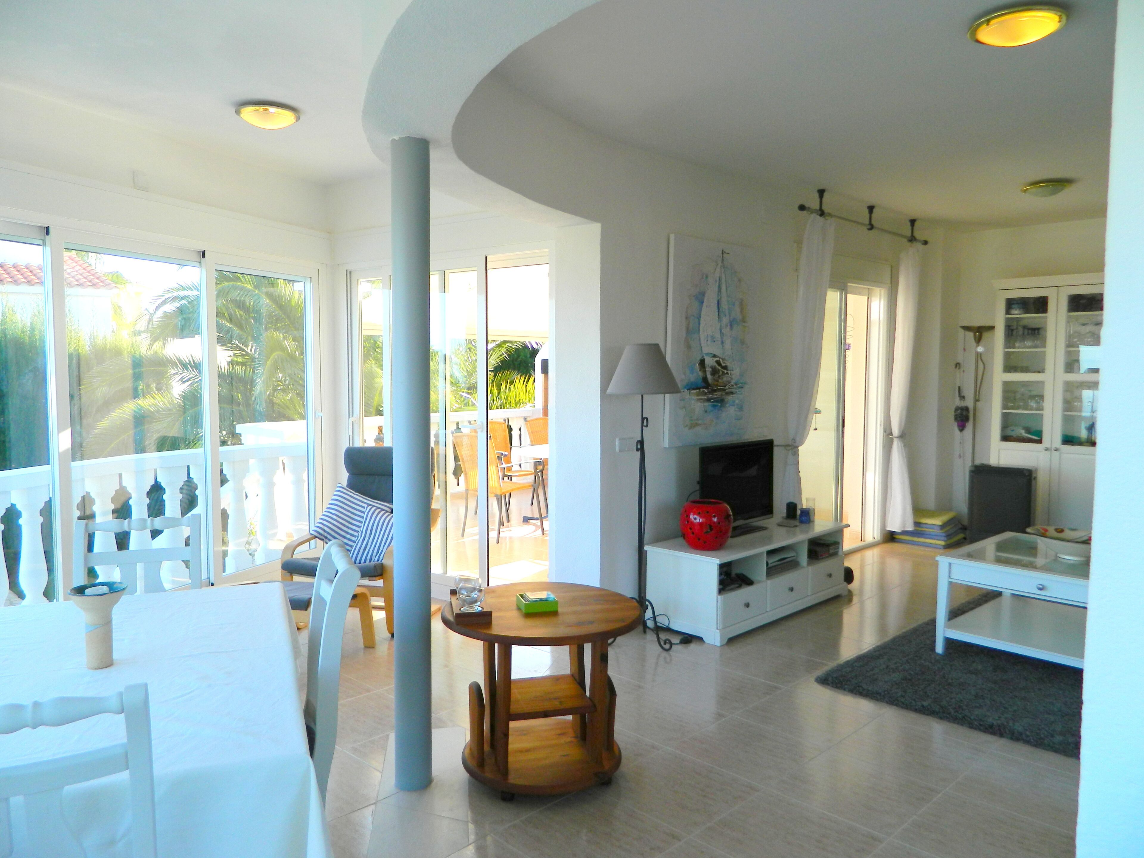 Una Smart TV, un reproductor de DVD