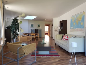 TV, books, music library, stereo