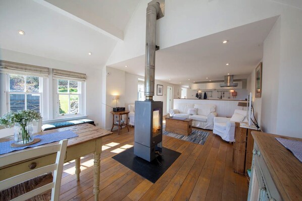 Televisio, DVD-soitin, stereot