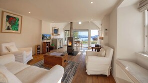 TV, DVD-spiller og stereoanlegg