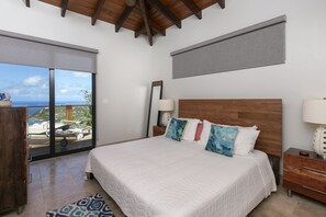 3 quartos, ferros/tábuas de passar roupa, berço de viagem