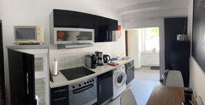 Fridge, microwave, oven, stovetop - Apartment on the ground floor Essen Kettwig (Stadtbezirke IX)