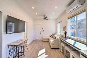 Smart TV, books - 2Bds 1 Baths w/own entrance, outdoor resort lifestyle. Newly Remodeled (Encinitas)