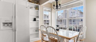 Breezy 5BR w/ Limo golf cart, Walk to Beach & Lake | Site 1520