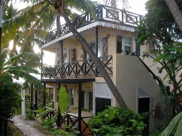 St.Maarten Condo-rooms 131,119 and 206 and others 25 steps to white sand beach!