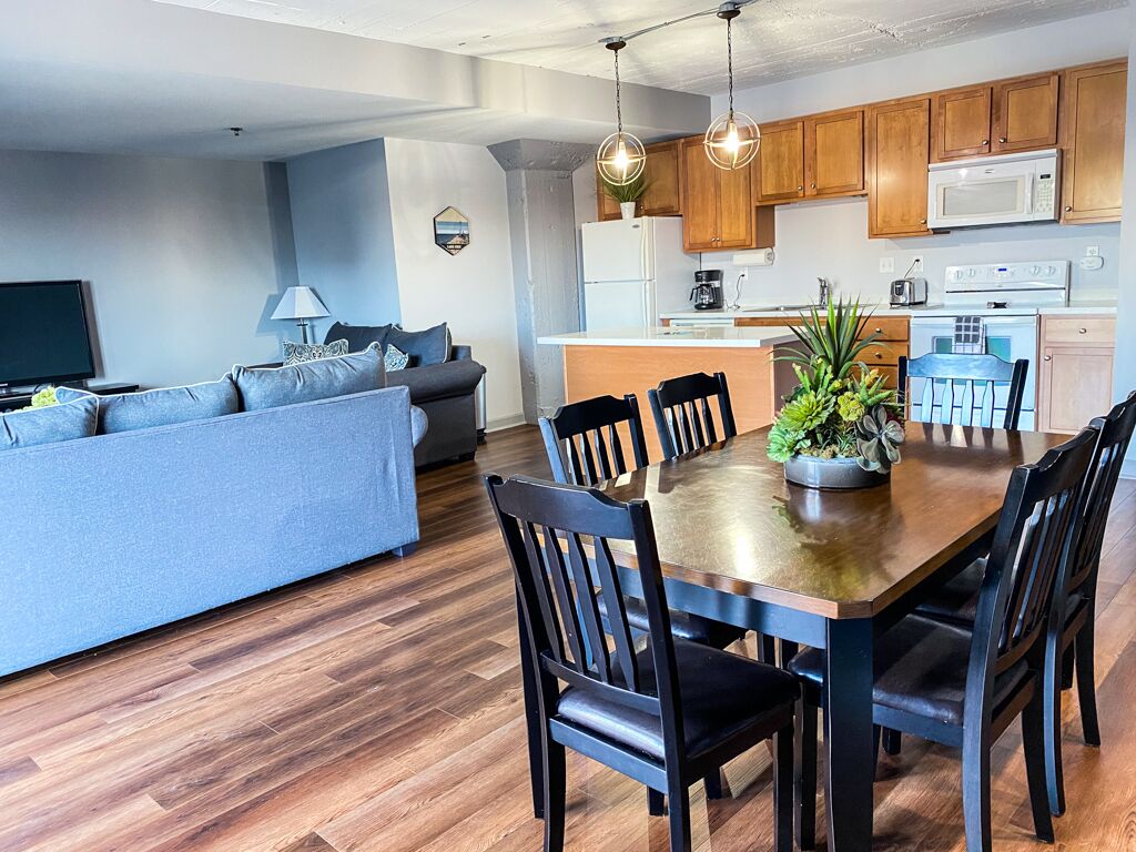 Downtown Sandusky Waterfront Chesapeake Condo-Cedar Point