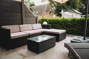 Terrace/patio - Modern apartment, private terrace, quiet location in the historic backyard (Grömitz)
