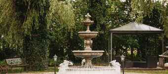 モダンなアパートメント、プライベートテラス、歴史的な裏庭の静かな場所