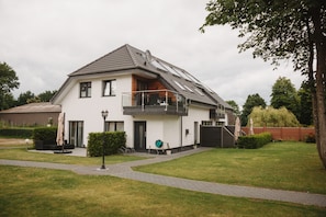 Exterior - Modern apartment, private terrace, quiet location in the historic backyard (Grömitz)