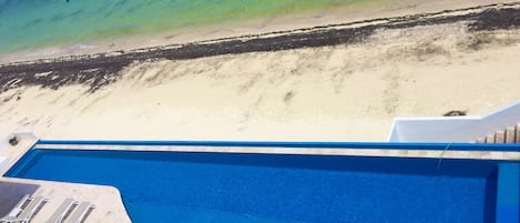 Outdoor pool, an infinity pool