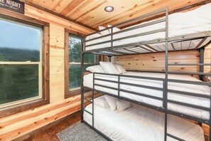 5 dormitorios, cuna de viaje, wifi gratis y ropa de cama