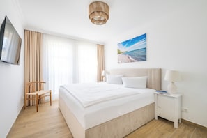 In-room safe, iron/ironing board, WiFi, bed sheets