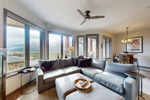 Televisión y chimenea 