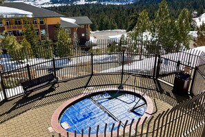 Outdoor spa tub - Well-appointed, ski-in/out condo with hot tub, mountain view, & deck (Mammoth Lakes)