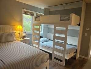 2 habitaciones, tabla de planchar con plancha, wifi y ropa de cama 