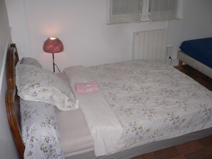 1 bedroom, free WiFi, bed sheets - Nice and comfortable room. (Le Mesnil-Esnard)