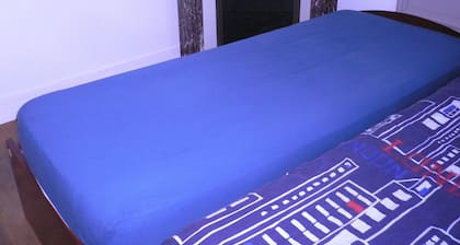Schönes und komfortables Zimmer.