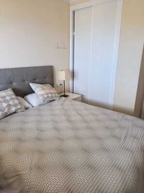 2 bedrooms, iron/ironing board, cribs/infant beds, free WiFi