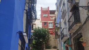 A narrow street with steps leading up to a building. -  Wonderful Top Floor Terrace, Distant seaview, Aircon, Free wifi, English TV (Villamartin)