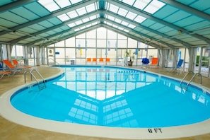 Una piscina techada, una piscina climatizada
