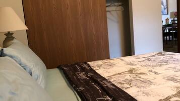 2 chambres, fer et planche à repasser, Wi-Fi gratuit, draps fournis