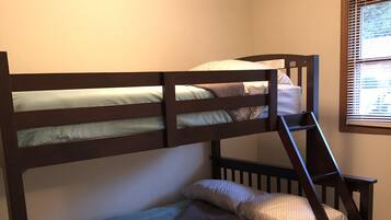 2 chambres, fer et planche à repasser, Wi-Fi gratuit, draps fournis