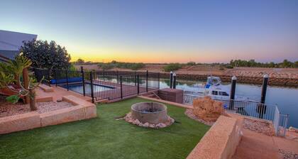 The Sanctuary - The house with everything. Swimming pool, free Wifi and a Jetty!