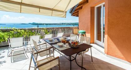 Alloro - renovierte Wohnung mit herrlichem Seeblick und Privacy