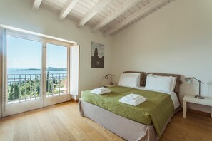 2 bedrooms, iron/ironing board, travel cot, free WiFi - Lake-view apartment Alloro (Gardone Riviera)