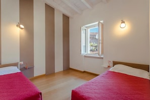 2 bedrooms, iron/ironing board, travel cot, free WiFi - Lake-view apartment Alloro (Gardone Riviera)
