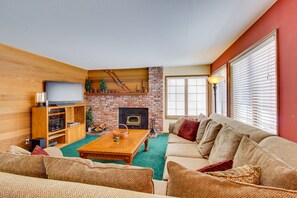 TV, fireplace, DVD player, stereo