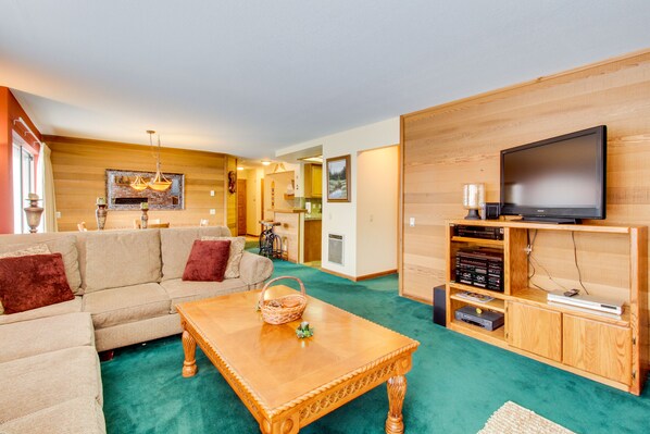 TV, fireplace, DVD player, stereo