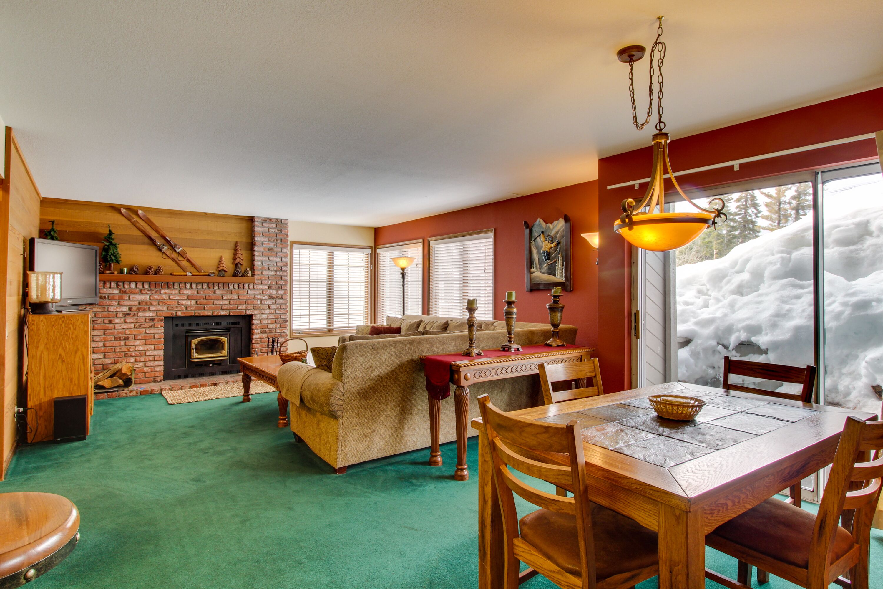 Updated Rental with Shared Hot Tub, Pool & Sauna, Updated Kitchen