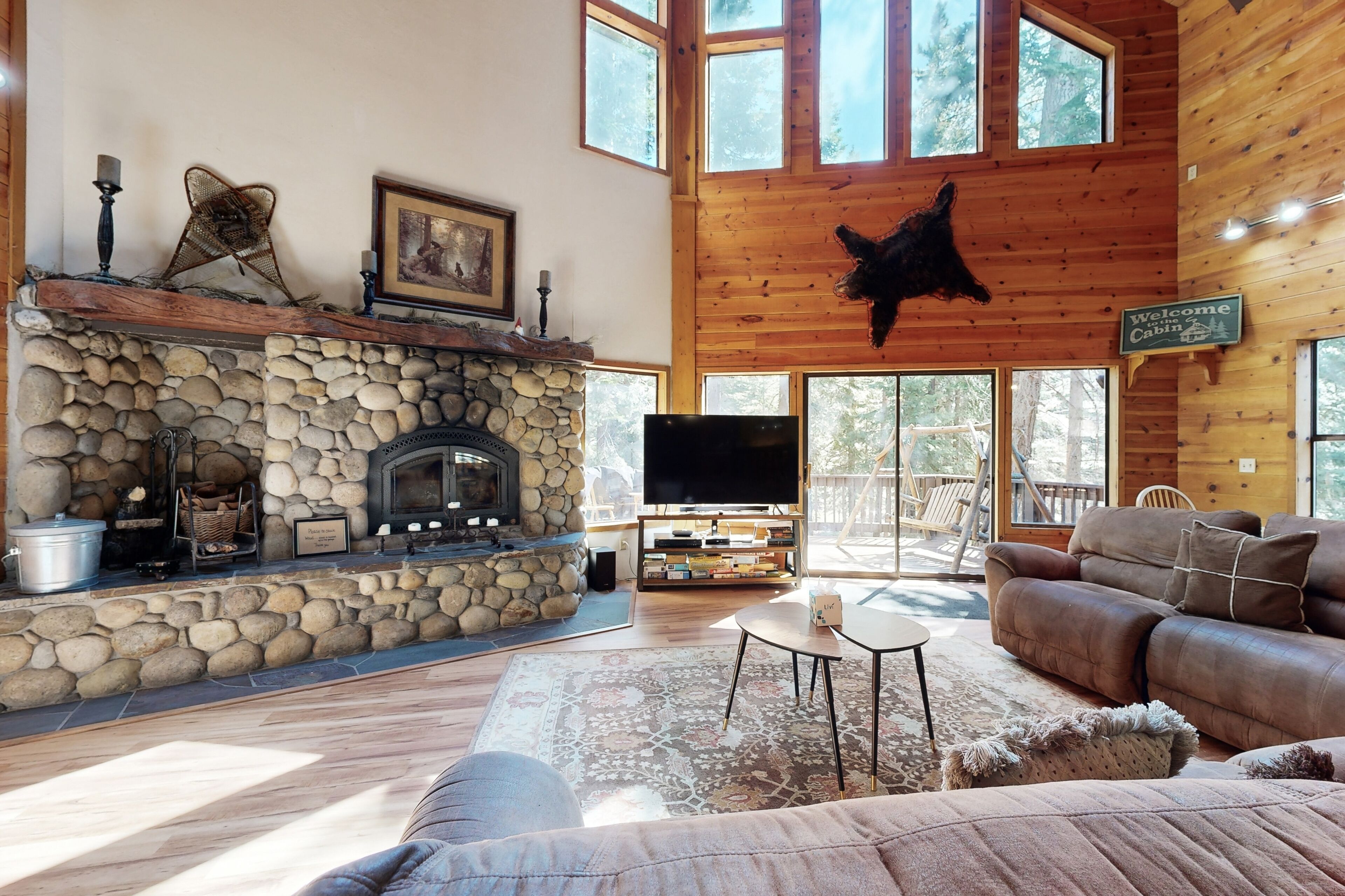 Spacious mtn home with, hot tub, sauna, pool & foosball near lake, ski & golf